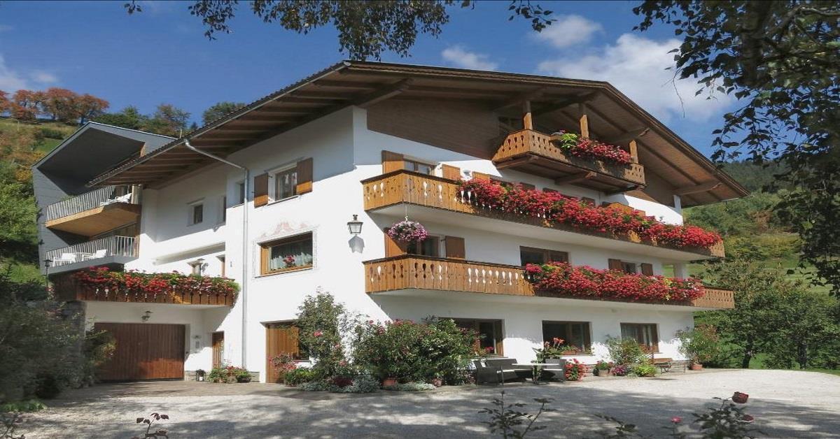Haus Gabi Modern Holiday Apartment In San Pietro Near Laion